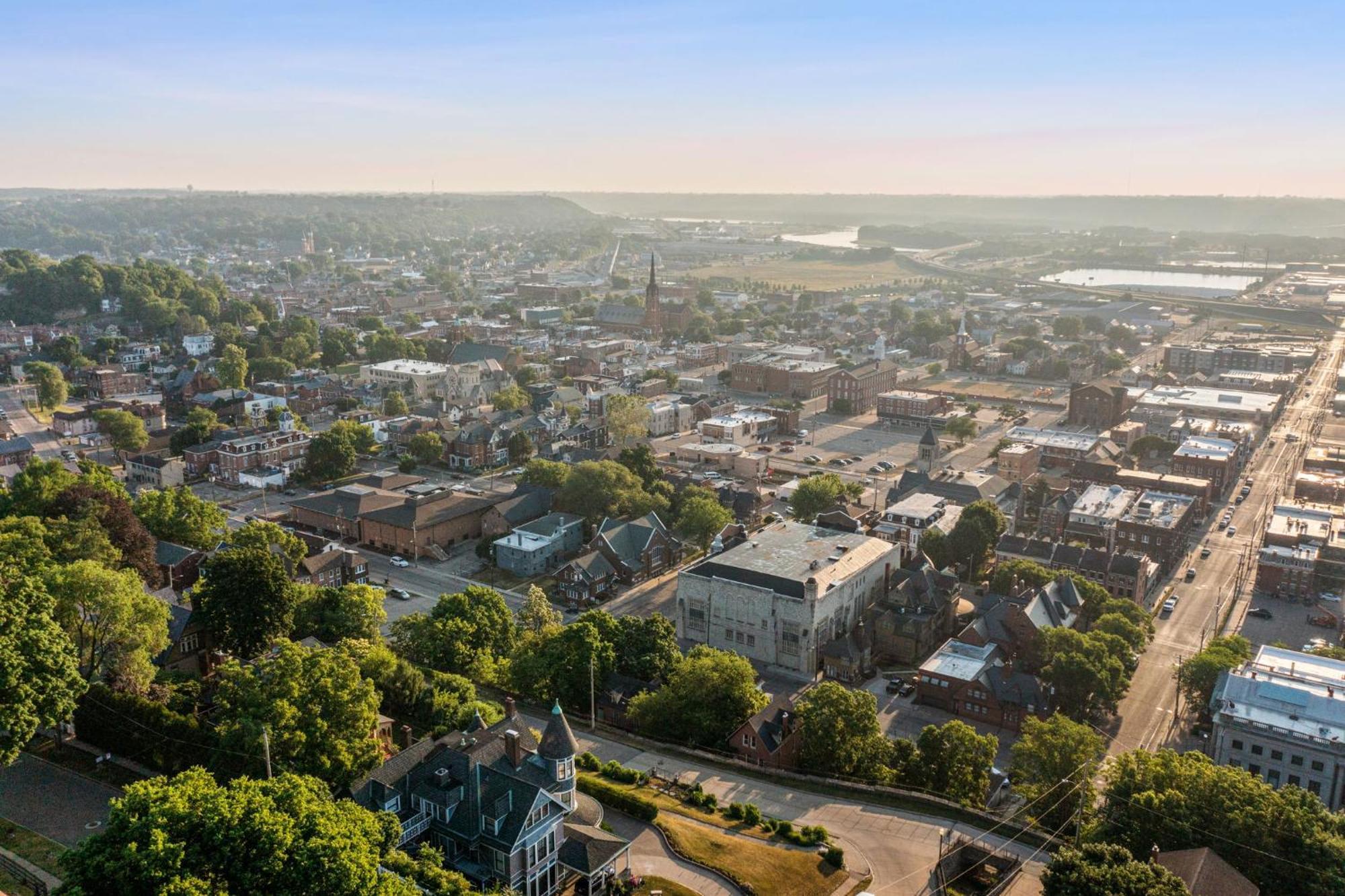 Dubuque'S Front Porch, Historic Charmer, Walk Downtown Exterior foto