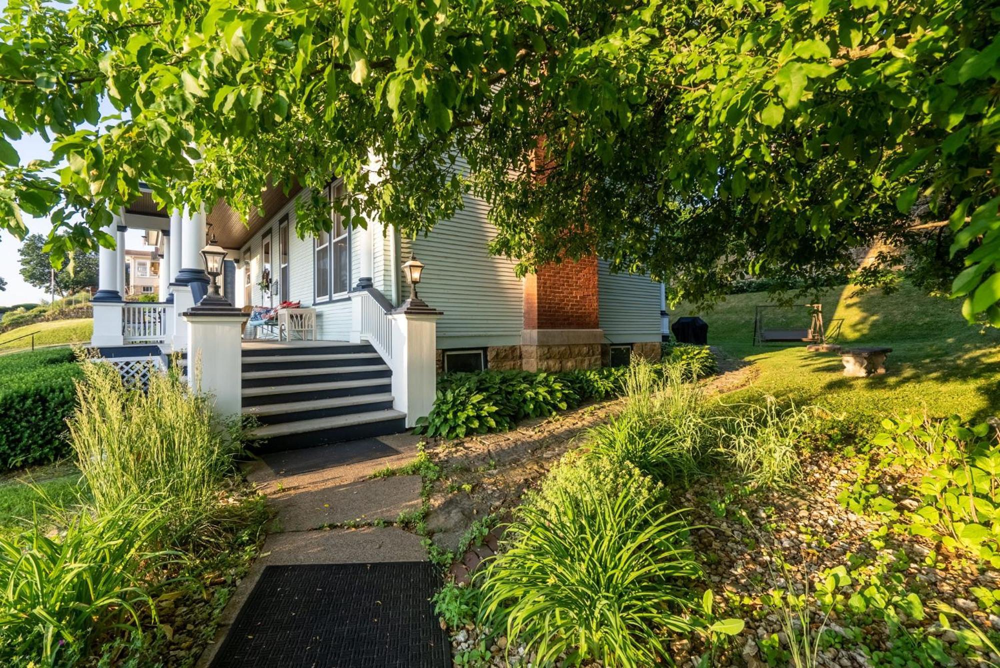 Dubuque'S Front Porch, Historic Charmer, Walk Downtown Exterior foto
