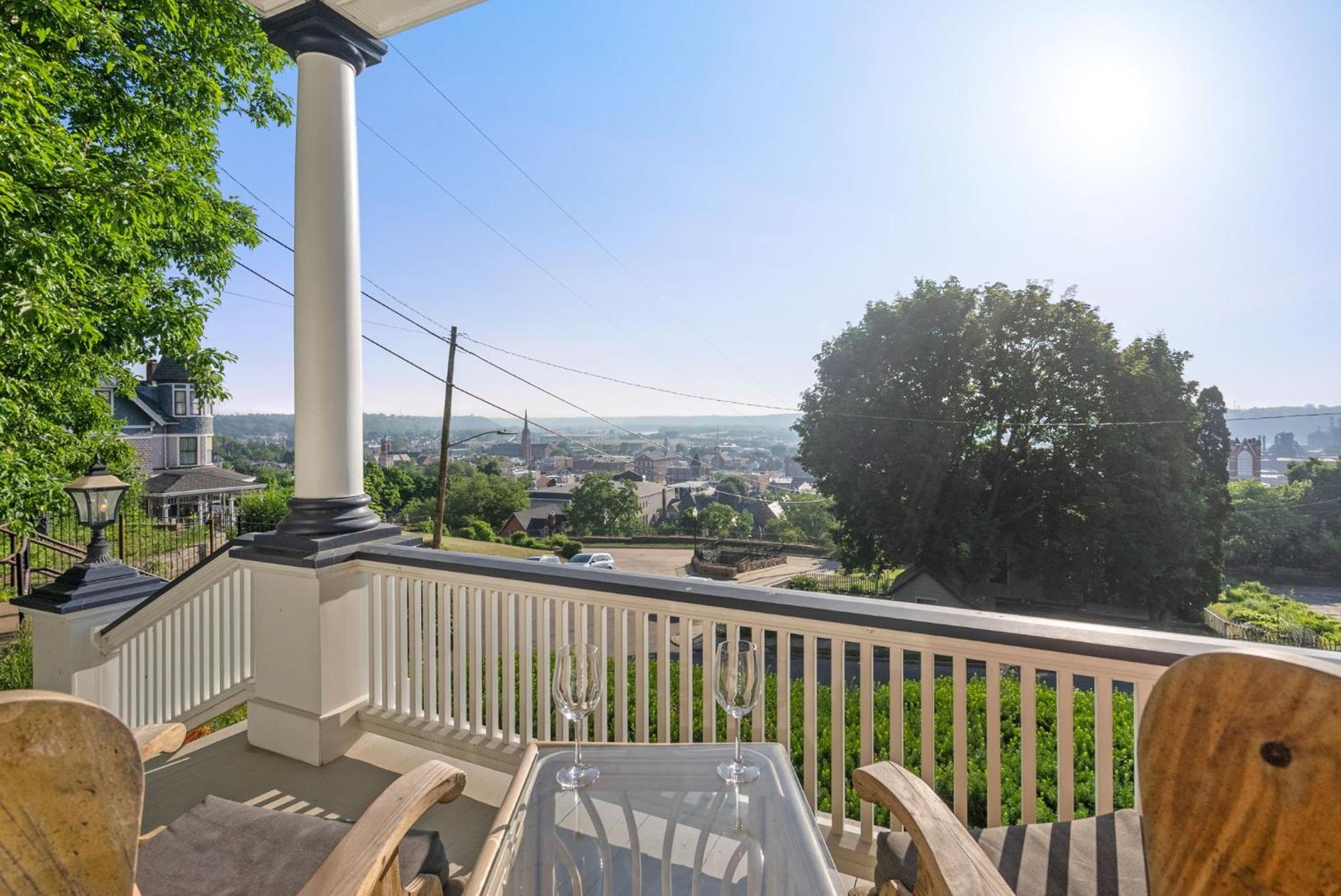 Dubuque'S Front Porch, Historic Charmer, Walk Downtown Exterior foto