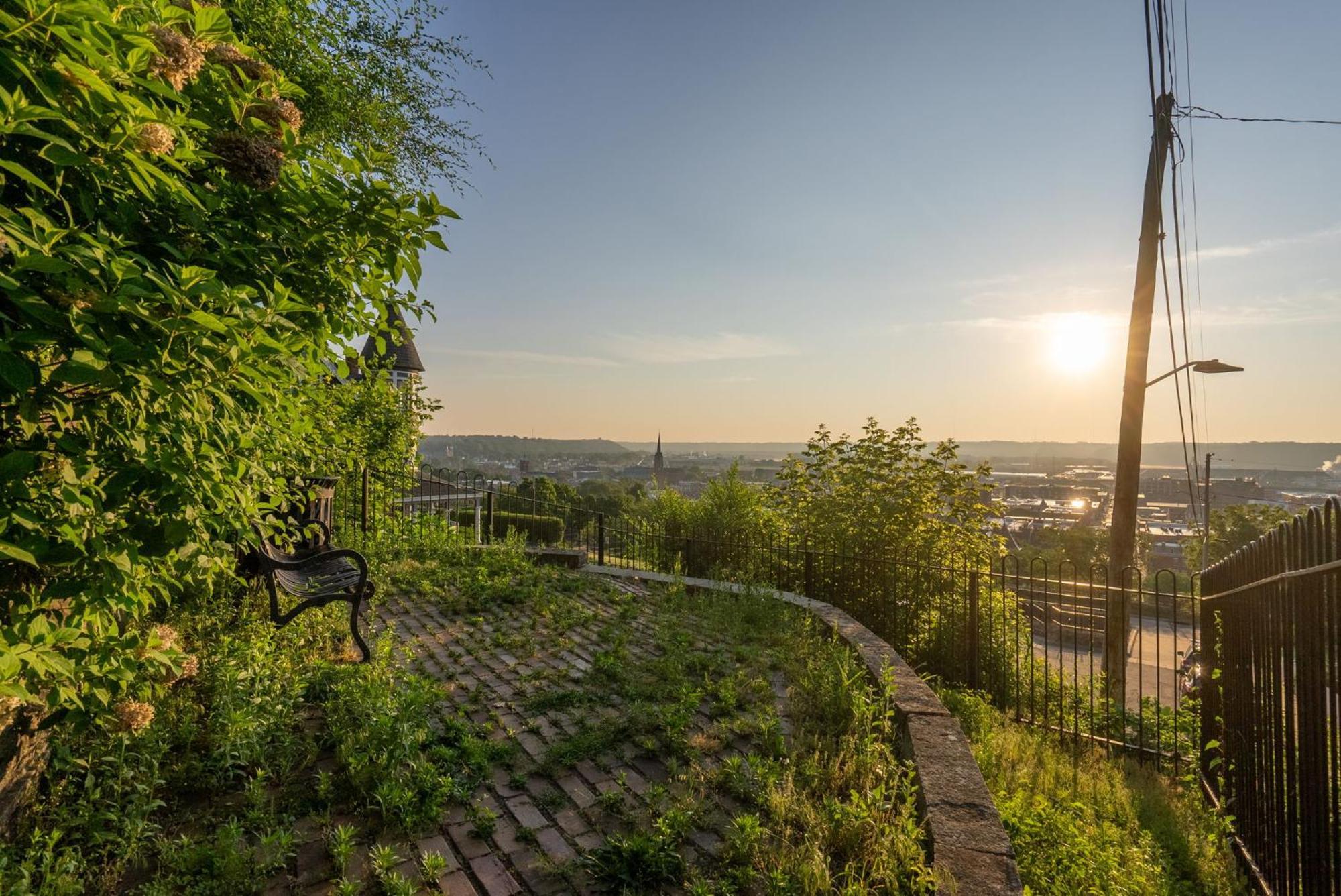 Dubuque'S Front Porch, Historic Charmer, Walk Downtown Exterior foto